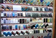 فعالیت ۸۰۰ موبایل فروشی دارای پروانه در تبریز / تنها در منطقه منبع تبریز ۱۵۰ مغازه موبایل فروشی وجود دارد