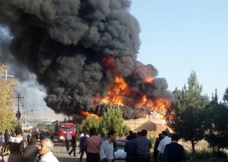 آتش سوزی یک کارخانه در شهرک سلیمی آذرشهر