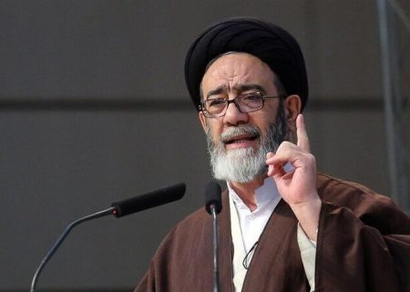 امام جمعه تبریز از عملکرد بانکها در مورد حمایت از جوانی جمعیت انتقاد کرد