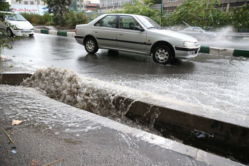 بارش‌های رگباری و تگرگ در آذربایجان‌شرقی ادامه دارد