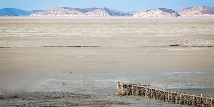 نامه ۴۳ نماینده به رئیس جمهور: آب خلیج فارس به دریاچه ارومیه انتقال یابد