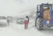 نجات مادر باردار و نوزاد بدحال از میان برف و کولاک در بستان‌آباد