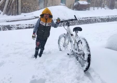 برف برای سومین روز مدارس برخی مناطق آذربایجان‌شرقی را تعطیل کرد