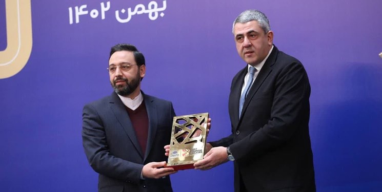 اهدای لوح ثبت جهانی «کندوان» روستای شگفت انگیز به استاندار آذربایجان‌شرقی