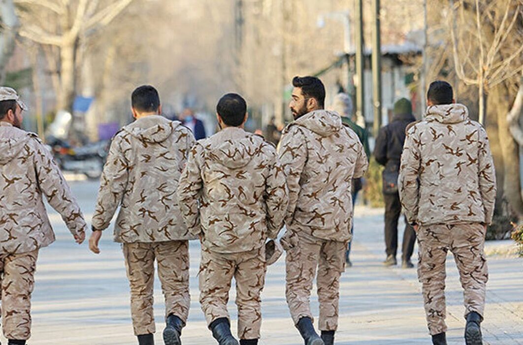 دهنوی: افزایش حقوق سربازان در سال ۱۴۰۳ قطعی شد