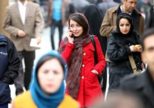 جمهوری اسلامی با کار فرهنگی و محترمانه حجاب بر سر زنان می‌کند