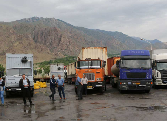 اعتراض رانندگان کامیون‌های ایرانی به بی‌توجهی مسئولان و شرایط نامناسب