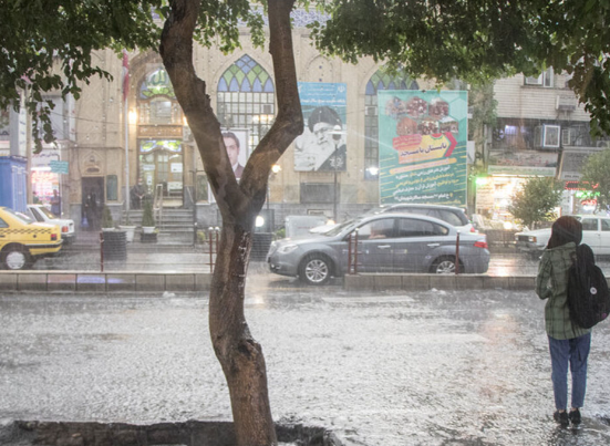 رگبار باران و رعد و برق در ۱۳ استان 