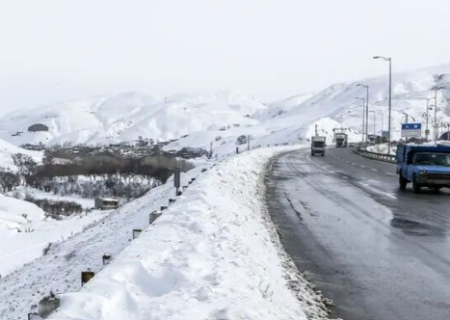 کمک‌رسانی راهداری آذربایجان‌شرقی به ۲۰ خودرو گرفتار برف