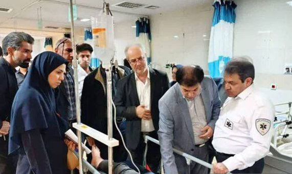 مسمومیت ۵۰ نفر در یک تالار خوی