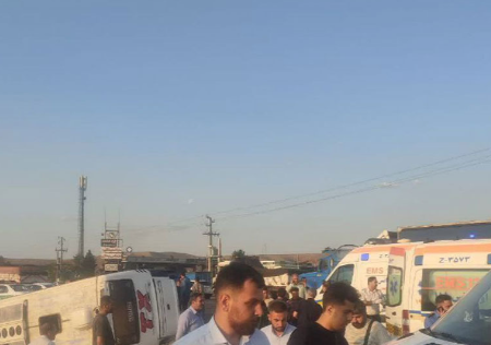 ۱۲ مصدوم بر اثر واژگونی اتوبوس در جاده آذرشهر – ایلخچی