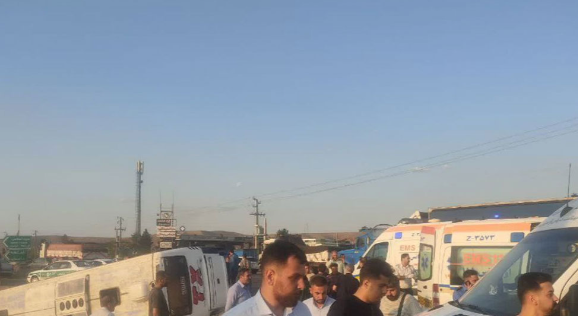 ۱۲ مصدوم بر اثر واژگونی اتوبوس در جاده آذرشهر – ایلخچی