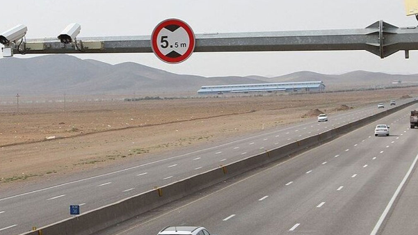 توقیف خودروی رانندگان متخلف در اتوبان پاسداران تبریز