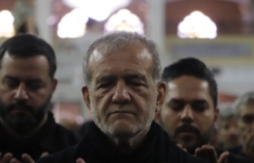 حضور پزشکیان در نماز ظهر عاشورا در مصلی امام تبریز