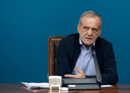 دفاع و دیپلماسی باید هم‌زمان و فعال پیش برود