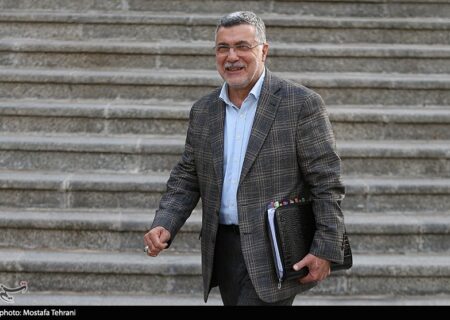 طرح سؤال از وزیر بهداشت درباره «زیرمیزی» پزشکان