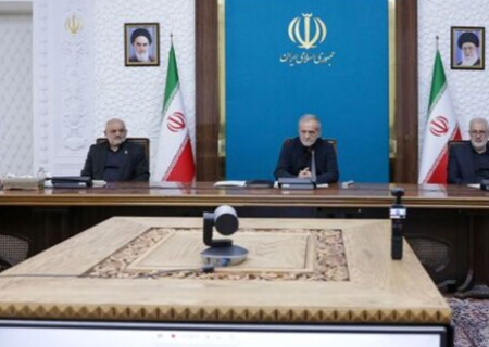 پزشکیان فاز نخست نیروگاه خورشیدی فولاد مبارکه اصفهان را افتتاح کرد