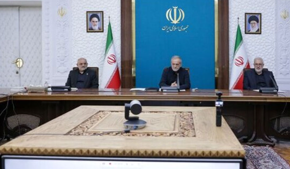 پزشکیان فاز نخست نیروگاه خورشیدی فولاد مبارکه اصفهان را افتتاح کرد