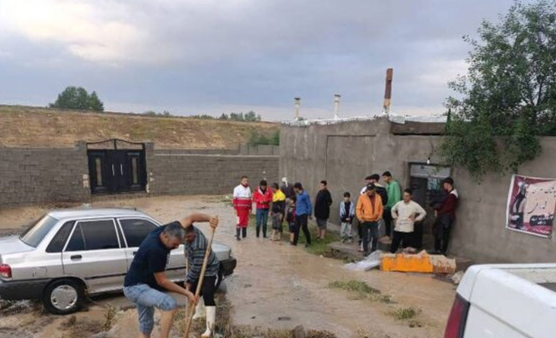 سیل و آب گرفتگی منازل در روستای حاجی آقا شهرستان بستان‌آباد