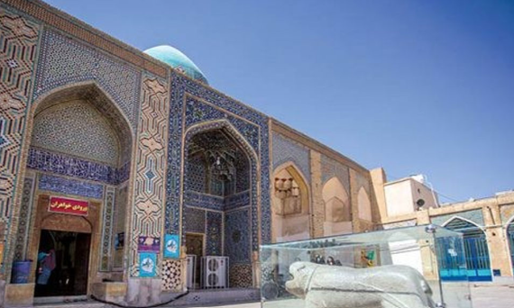 شیر سنگی، امید باروری یا بازی با خرافات؟