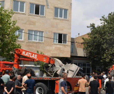 میکسر بتن چهار خودرو را در بلوار فاطمیه زیر گرفت