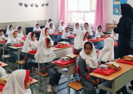 غیرحضوری شدن مدارس در مهرماه کذب است