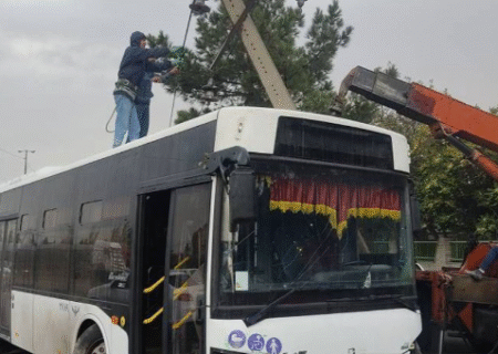 خسارت به شبکه برق در پی، بی‌احتیاطی راننده اتوبوس