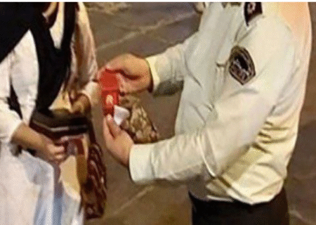 صحت عمل مأمور پلیس پاکدست میانه ای در بازگرداندن کیف پول گمشده