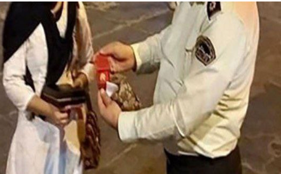 صحت عمل مأمور پلیس پاکدست میانه ای در بازگرداندن کیف پول گمشده