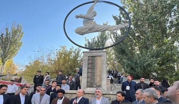 رونمایی از تندیس استاد اسماعیل ملک‌جهانی در پارک ائل‌گؤلی تبریز
