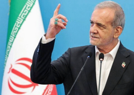 پزشکیان: نخبه کسی است که اگر به مشکل برخورد، در نرود