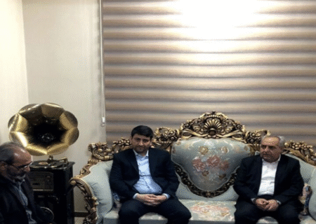 دیدار وزیر ارتباطات با خانواده شهید جنگ ۱۲ روزه