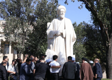 نصب تندیس دو چهره ماندگار آذربایجان در تبریز