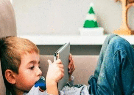 تلفن همراه فرصت خیال‌پردازی را از کودک سلب می‌کند