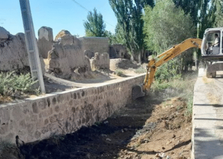 مسیل‌ های گویجه‌بل و آذغان در شهرستان اهر لایروبی شد