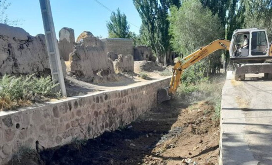 مسیل‌ های گویجه‌بل و آذغان در شهرستان اهر لایروبی شد