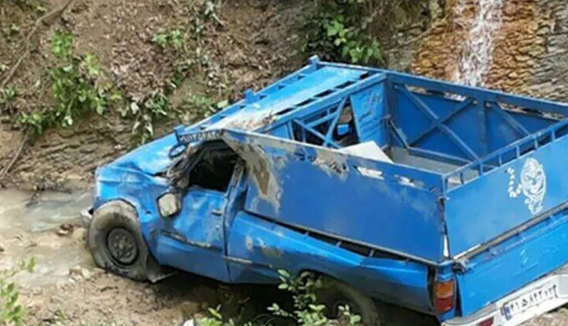 سقوط به دره در آستارا باعث جان باختن دو نفر شد
