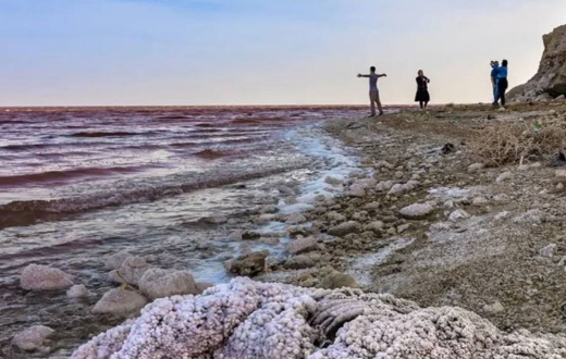 دریاچه ارومیه هنوز زنده است، اما حق‌آبه اش را سوء‌مدیریت می‌ بلعد