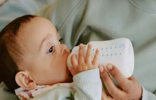 از سرگیری برنامه حمایت از «مادران دارای شیرخوار»/ فشار مراقبتی بر سر مادران دارای چندقلو